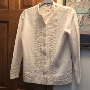 Beautiful detailed vintage button up cream sweater no size fits like a large